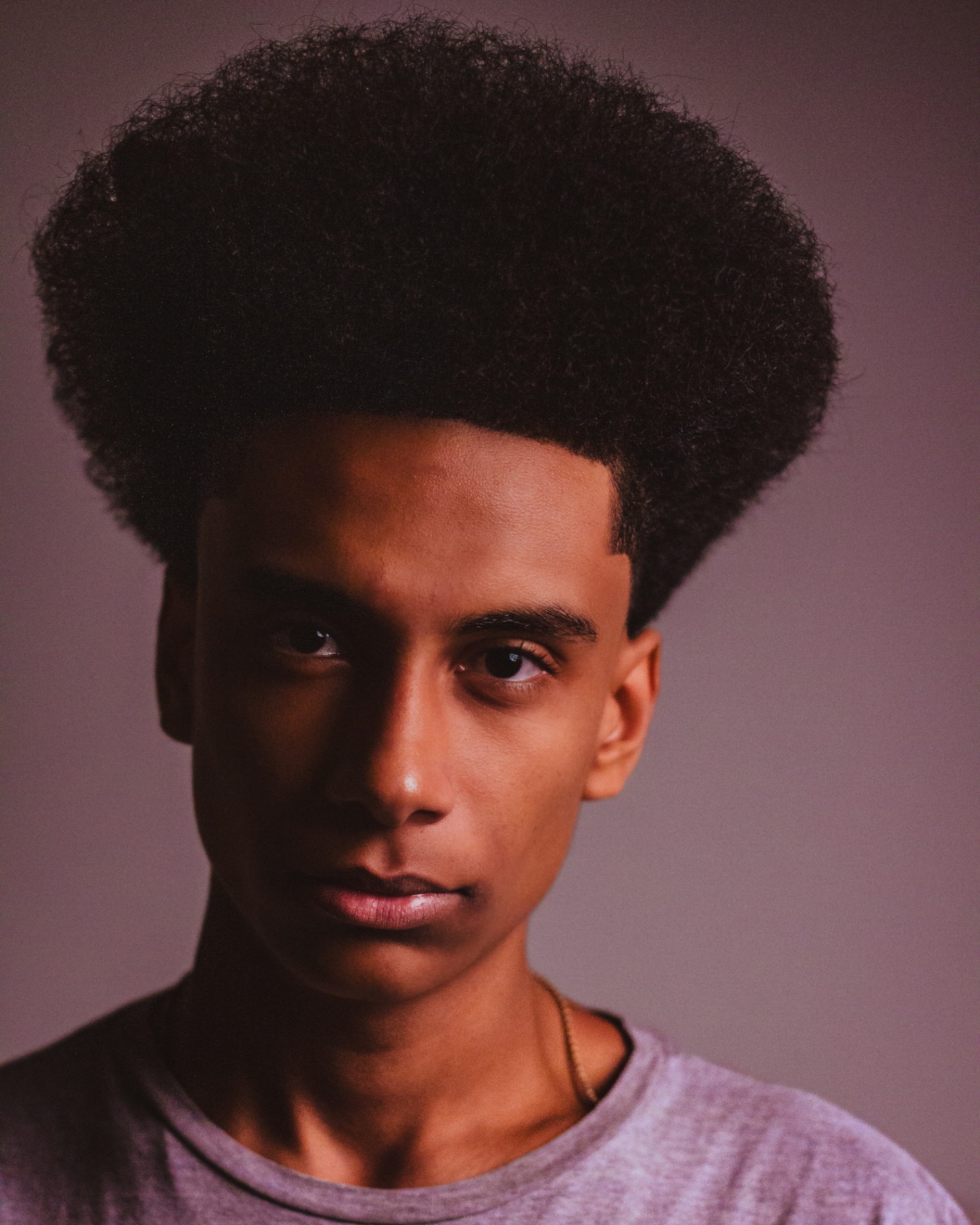 Black power simétrico com volume marcante